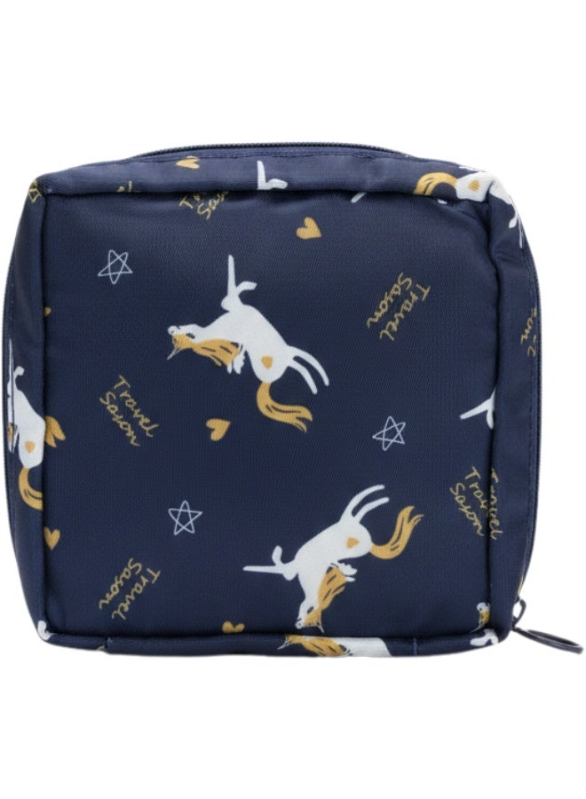 حقيبة دورة شهرية للفتيات والمراهقات – حقيبة صغيرة أنيقة وعصرية وخفيفة الوزن ومنظمة للمستلزمات الصحية النسائية مثل الفوط الصحية، السدادات القطنية، المناديل المبللة، قابلة للحمل في المدرسة، السفر، العمل، مقاومة للماء، مزودة بسحاب متين، تصميم عصري وجذاب للبنات والمراهقات، حقيبة فترة شهرية سرية ومريحة، حقيبة متعددة الاستخدامات للتخزين الشخصي، المناديل الصحية، المكياج، الإكسسوارات، الأدوية، حقيبة صغيرة للحقيبة، حقيبة ظهر، خزانات المدرسة، حقيبة نسائية عملية وعصرية، مثالية للهدايا، مجموعة أول دورة شهرية، محمية من البلل والتسرب - Image 1